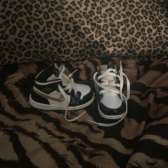 Jordan 1’s - Picture 2 of 3